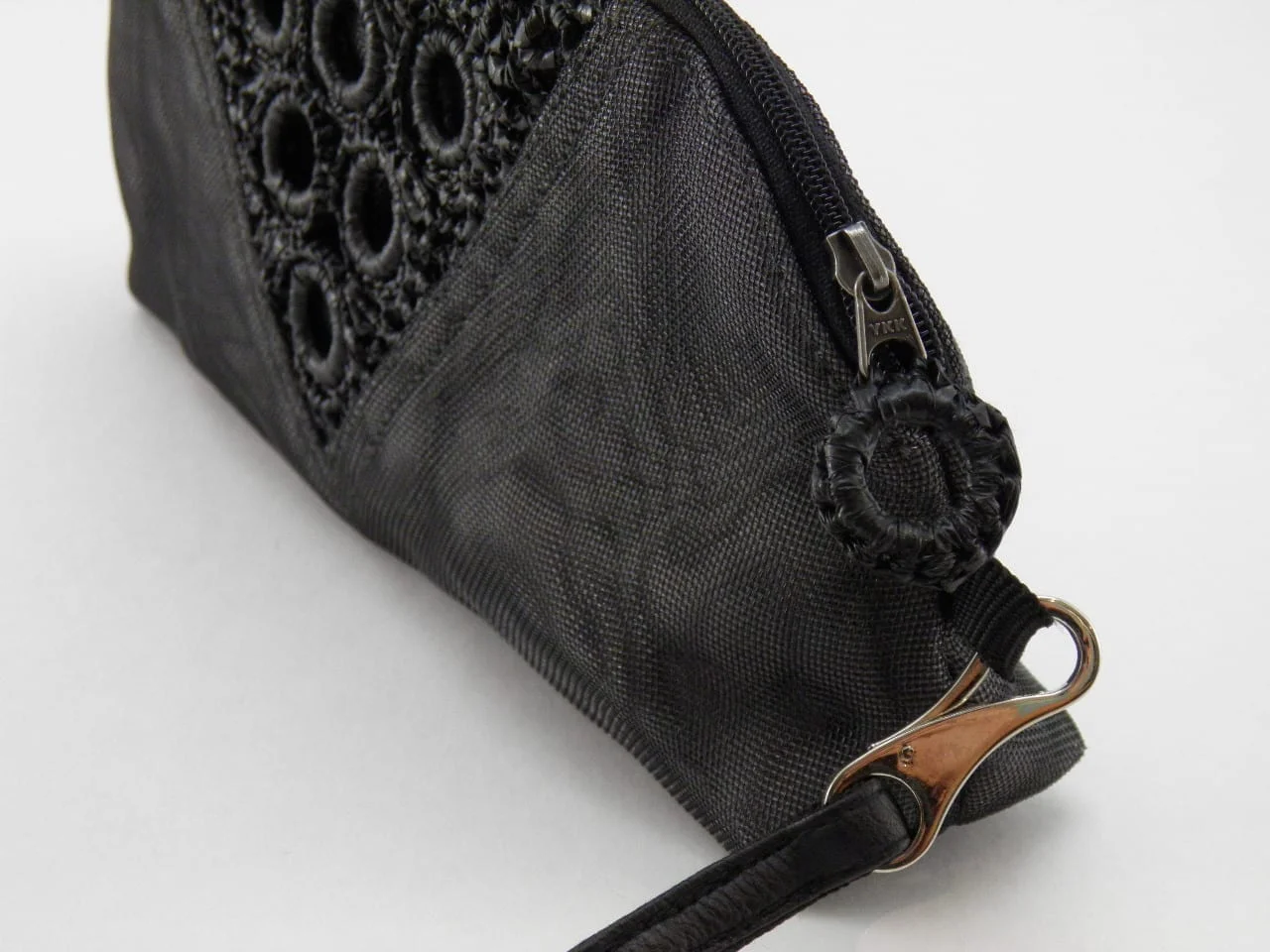 Serif - Eco-friendly clutch bag wrist-strap - Charcoal - details