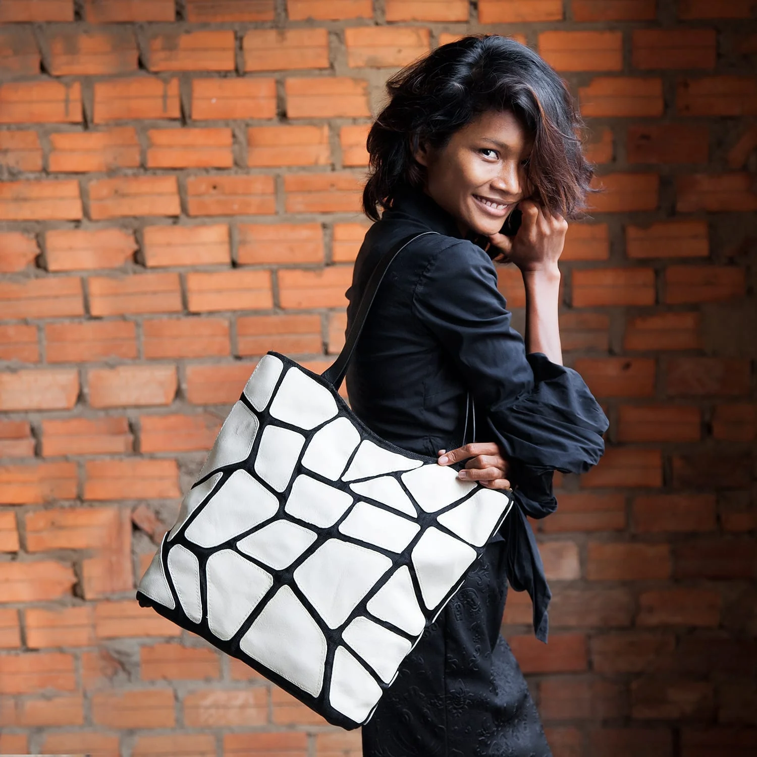 Status - Eco-friendly leather tote - White
