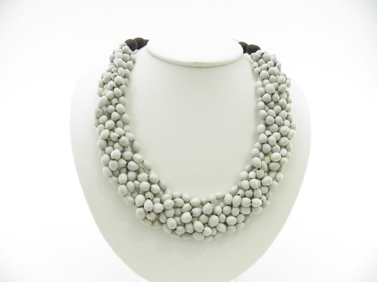 Lotus short kround - Natural seeds necklace - White