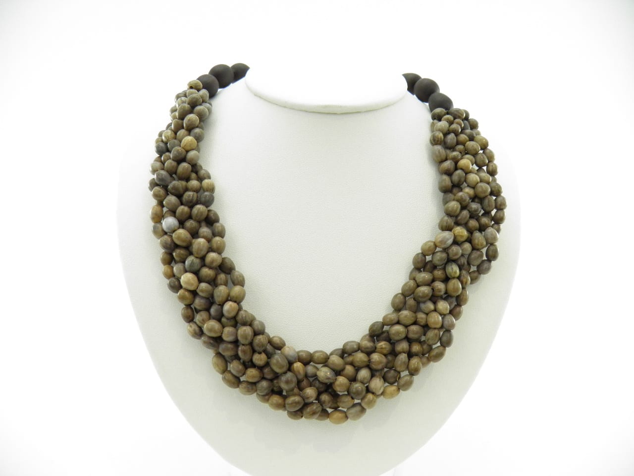 Lotus short kround - Natural seeds necklace - Brown