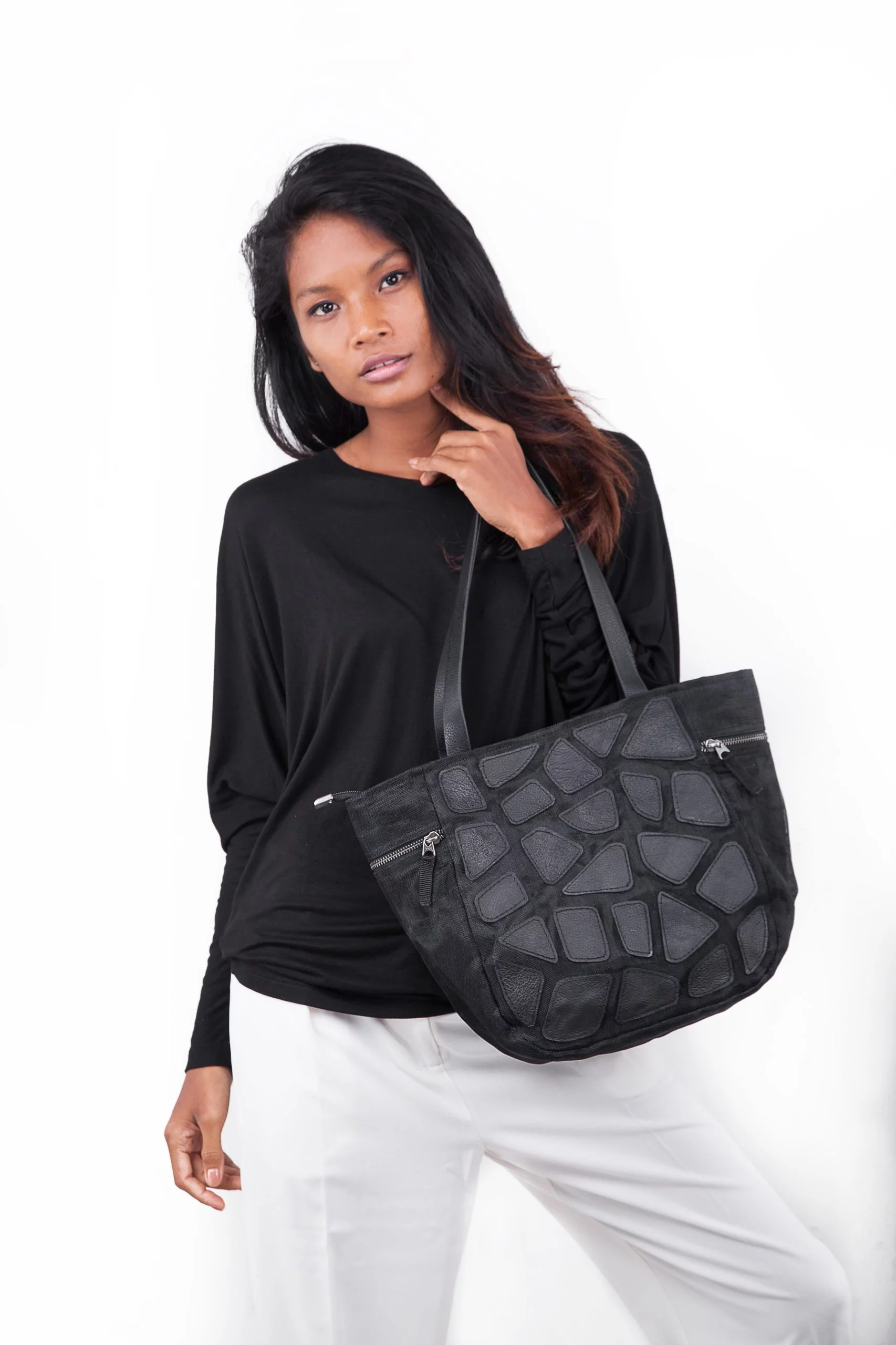 Path - Eco-friendly leather hand bag - Small - Black