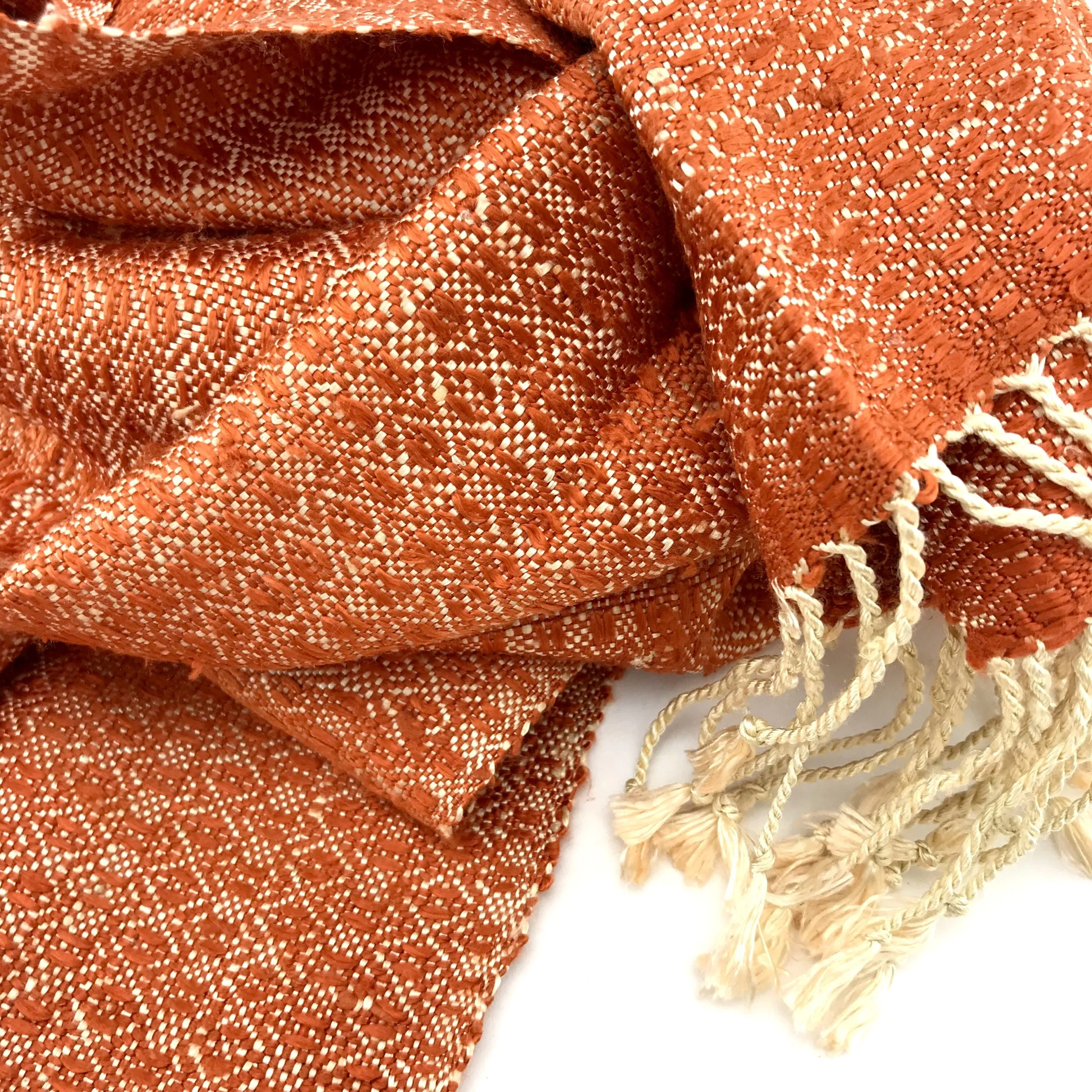 Romduol – Raw silk scarf – Orange - detail