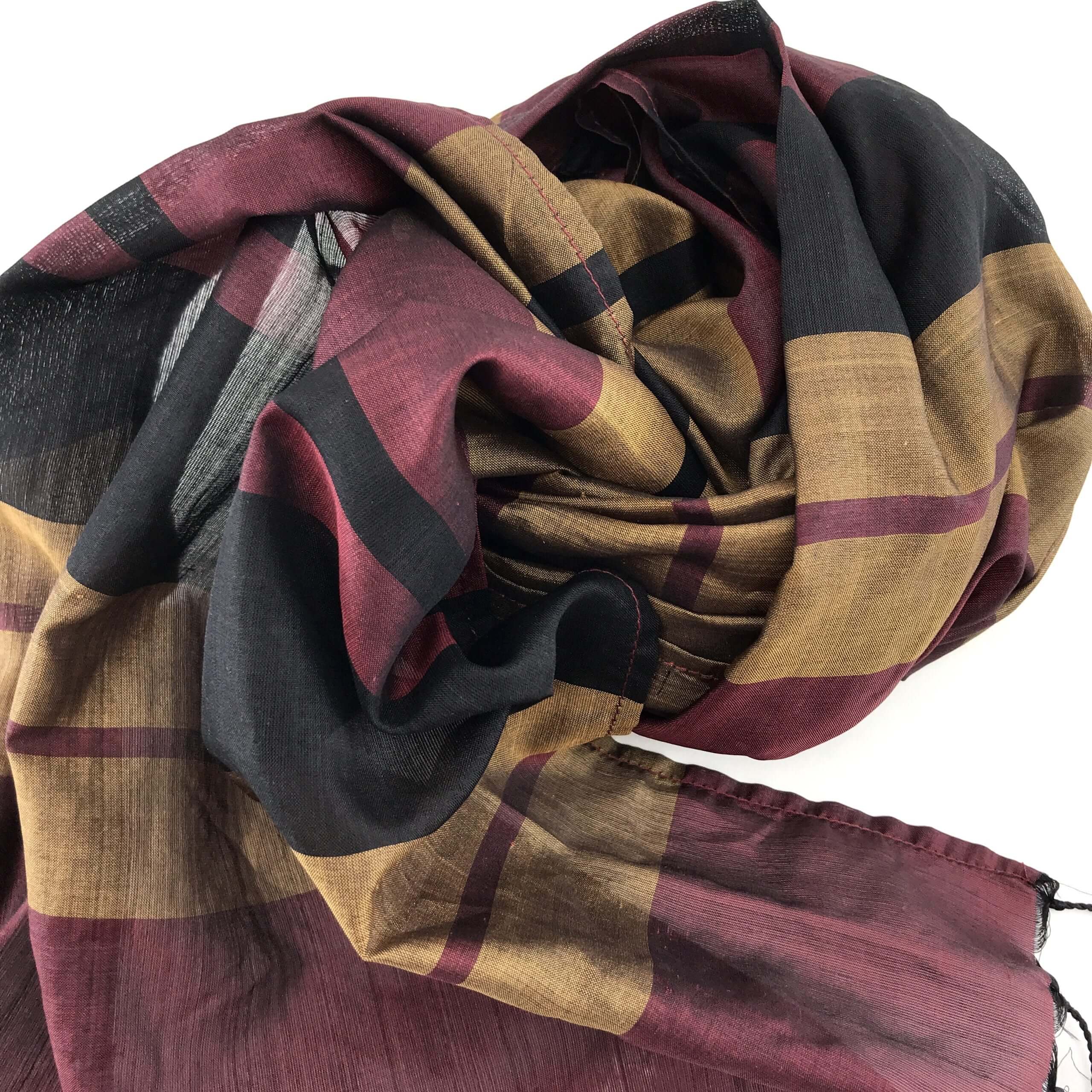 Foulard Bordeaux Noir Or Essentiel detail